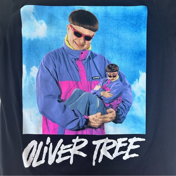 Oliver Tree Holding Baby Oliver Tree T-Shirt Black Size Medium - Picture 2 of 5